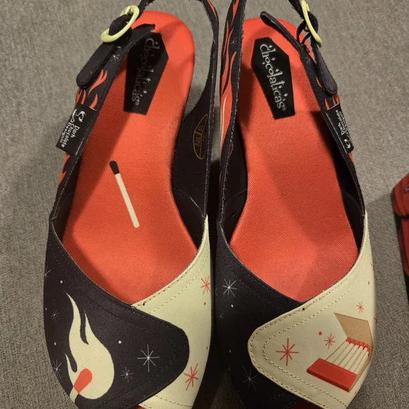 Women's Black and Cream Shoes - Picture 5 of 6